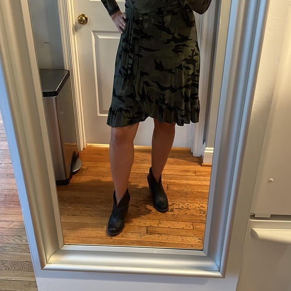 Scoop Camo Mesh Dress - Picture 8 of 8